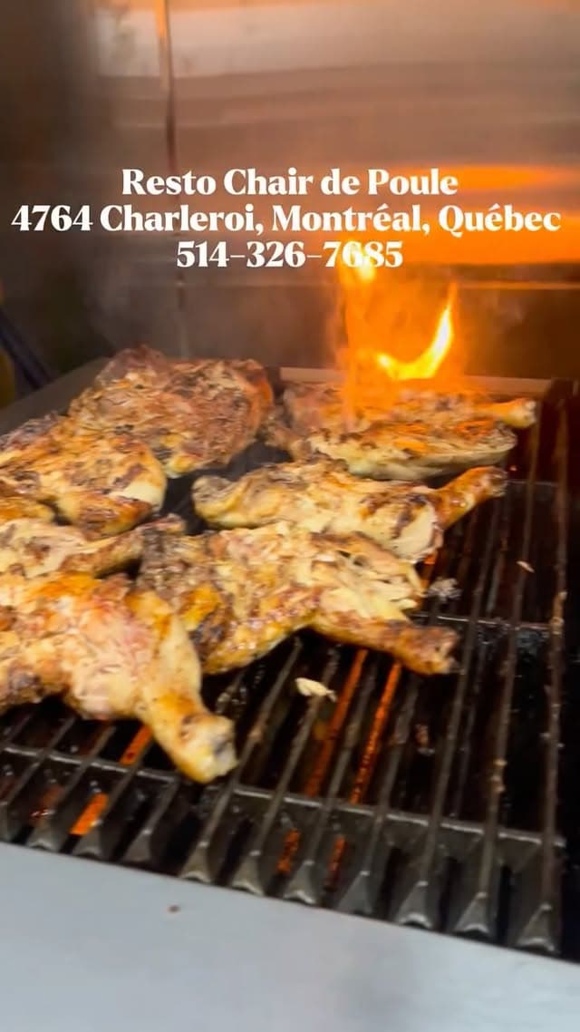 Poulet sur le grill au charbon